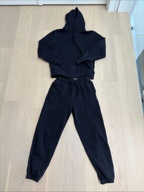 Richer Poorer Women’s Black Hoodie & Jogger Set